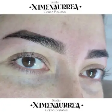Henna para densidad y definición en cejas Henna en cejas para mayor densidad y definición