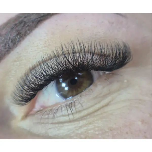 Pestañas 4D glamorosas Pestañas 4D con acabado intenso y glamuroso